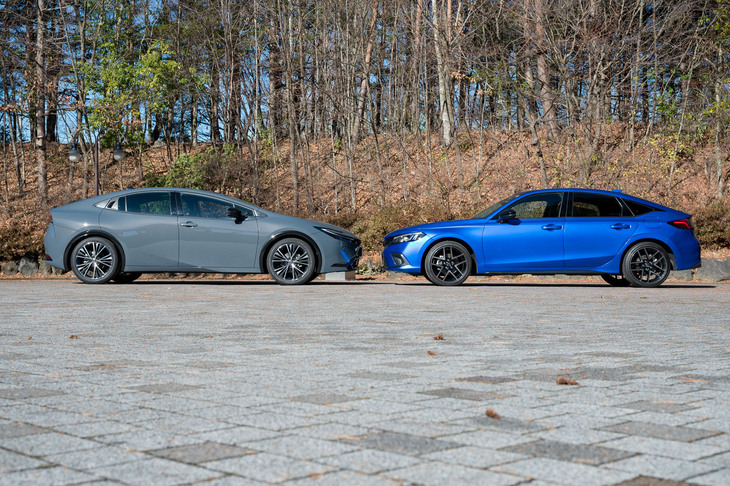 ボディーの長さは「プリウス」が4600mmで「シビック」が4550mm。以外にも車高はシビックのほうがちょっとだけ低い。