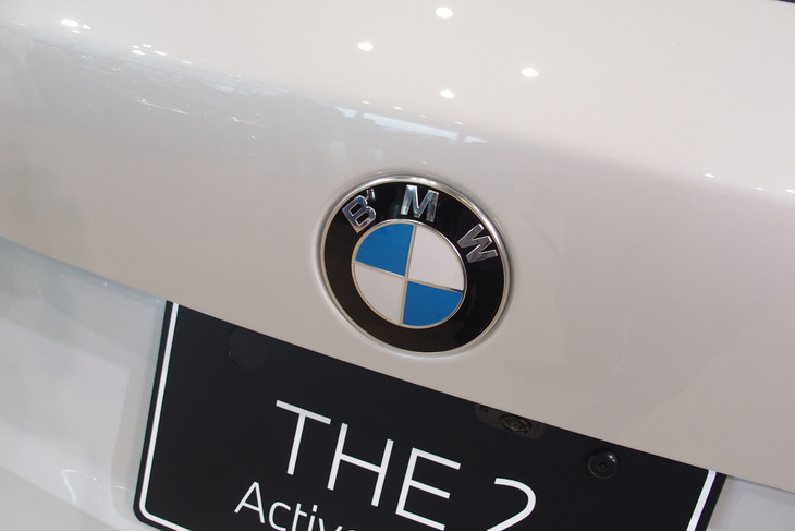 218iアクティブツアラー エクスクルーシブ（エンブレム）