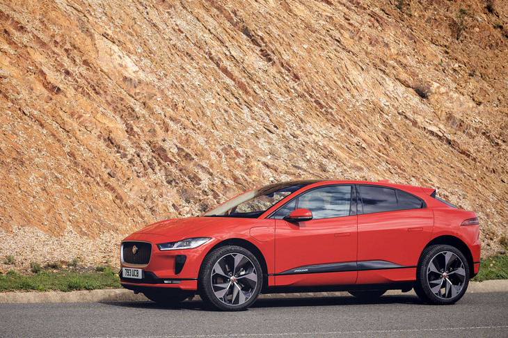 低く伸びやかなボディーは、空力性能も追求して開発されたもの。空気抵抗係数を示すCd値は0.29となっている。