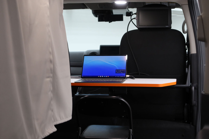 日産ディザスターサポートスペック（折り畳みテーブルのある作業スペース）