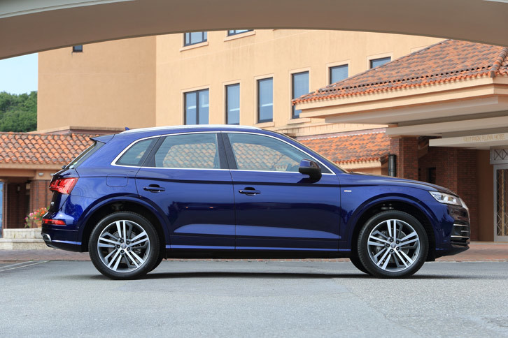 ボディーサイズは従来モデルよりひとまわり拡大。エアロダイナミクスの追求により、Cd値（空気抵抗係数）は0.30に抑えられている。