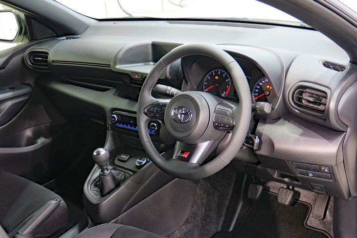 トヨタGRヤリスRC（インストゥルメントパネルまわり）