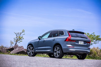 ボディーカラーは、9万2000円の有償色となる「サンダーグレーメタリック」（写真）を含む、全10色から選択できる。