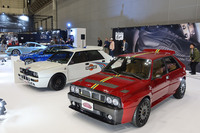 展示会場に並んだレストモッド車両。