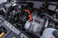 発電用のHR12DE型1.2リッター直3エンジンとモーターで構成される電動パワートレイン「e-POWER」は、ベースとなった「ノート オーラ」と共通で、最高出力136PS、最大トルク300N・mを発生する。
