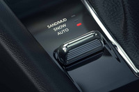 「ジープ・コンパス ロンジチュード」の4WDモデル限定発売の画像