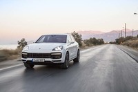 トップパフォーマンスモデルの「カイエン ターボ」は、4リッターV8ツインターボエンジンを搭載。550psと770Nmを発生する。