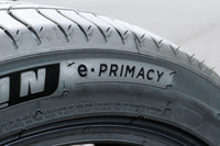 2021年7月に発表されたプレミアムコンフォートタイヤ「eプライマシー」。電動走行に対応する静粛性や上質な乗り心地、摩耗のしにくさが特徴とされる。
