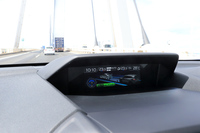 「アイサイト・ツーリングアシスト」は操舵支援機能付きのアダプティブクルーズコントロールで、車線維持支援の精度の高さに加え、車線が片方消えたり、前走車にさえぎられて見えなくなったりといったシチュエーションでも作動する、外乱に対する強さも特徴としている。