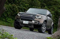 最上級グレード「X」は、「110」のディーゼルモデルのみに設定される。