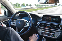 手を離して運転できるBMW 2019年夏にも国内初導入