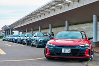 稚内空港を出発するアウディEVラインナップの車列。