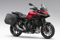 「CB1000GT」は、スポーツネイキッドの「CB1000ホーネット」とコンポーネントを共用する、スポーツツアラーだ。