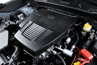 新採用の2.5リッター直噴エンジン。「FB25」という名称こそ既存のエンジンと同じだが、中身については実に90％の部品が刷新されているという。