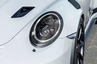 ボンネット上には2つのNACAインレットが備えられ、ブレーキシステムのベンチレーションを向上させる。