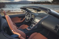 「P450 Rダイナミック コンバーチブル」のインテリア。電動によるルーフの開閉時間はそれぞれ12秒。