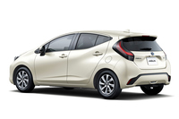 トヨタがハイブリッドカーの新型「アクア」を発売　従来モデルから燃費を約20％改善の画像