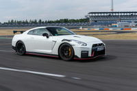 今回の試乗は独ラウジッツのサーキット、およびアウトバーンを含む一般道で行われた。