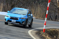 ワインディングロードを下るにつれて雪は姿を消していき、ほどなくしてすっかりドライ路面に。