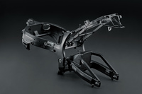 車両の骨格をなすメインフレームは、実は初代からほとんど変わっていない。当時の設計の優秀さを感じさせる部分だ。