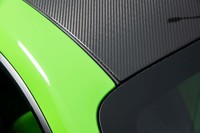 CFRP製ルーフは「ヴァイザッハパッケージ」に含まれている。オプション非装着の場合にはマグネシウムルーフとなる。