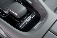 電子制御スタビライザーや専用チューニングのエアサスペンションなどが装備された「GLE63 S」。走行モードの切り替えとは別に、サスペンション特性や車高などは個別の調整が可能となっている。