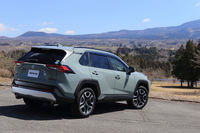 「アドベンチャー」の外寸は全長×全幅×全高＝4610×1865×1690mm、ホイールベースは2690mm。他グレードは同4600×1855×1685mm（「G“Zパッケージ”」は1690mm）となる。