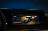 ドライブモードは写真の5種類。内燃機関モデルにはある「エコ」が省略されているのは、そもそもBEVがエコだからか、車重3t超えではエコに走れないからか……。