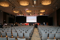 発表会場は……