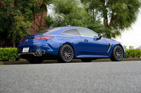 この試乗車のボディーカラーは最近のメルセデスがイチオシの「スペクトラルブルー」。これは無償色だが、52万1000円でマットカラーの「スペクトラルブルーマグノ」も選べる