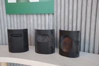 開発ストーリーの解説から。背面グリップの形状は、写真で確認できるだけでも9種類が検討された。