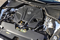 「スカイライン400R」の3リッターV6ツインターボエンジンには、ECUチューニングの「スポーツリセッティングTYPE-2」を採用。ニスモは、今日でも積極的にパワーユニットのチューニングを手がけている。