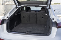 荷室の容量は616～1655リッター。正統派SUVスタイルの「Q8 e-tron」は660～1725リッター。