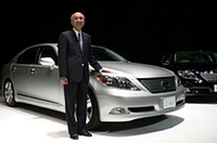 「新型LSは、レクサスの価値をこれまでよりさらに一段上のものとする」と自信のコメントを残した、トヨタ自動車の渡辺捷昭社長。