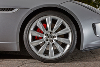 テスト車にはオプションの20インチTURBINEホイール（29万7000円）が装着されていた。