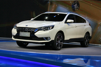 中国における日産のサブブランド、ヴェヌーシアから登場したミドルサイズSUV「T90」。