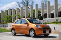 日産の世界戦略コンパクト車「マーチ」。日本向けのものはタイ工場で生産される。（写真＝日産自動車）
    