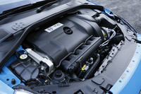 エンジン・マネジメント・プログラムの書き換えにより、燃費に影響を与えることなく、最高出力は25psアップの329ps、最大トルクは4.0kgmアップの48.9kgmまで向上するという。