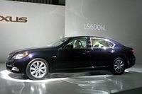 「LS600hL」
