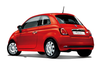 「500 Super Pop Free Style」のリアビュー。写真のボディーカラーは「パソドブレ レッド」。