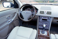 XC90には、全グレードにシーケンシャルシフトが可能な「ギアトロニック」ATが搭載される。ATは学習機能付き。