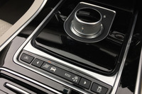 8段ATは、トップの8速で100km/h走行時に1700rpmを示す。Dレンジ固定だと約70km/hで8速にシフトするスケジュールなので、都内の一般道では出くわす機会があまりない。