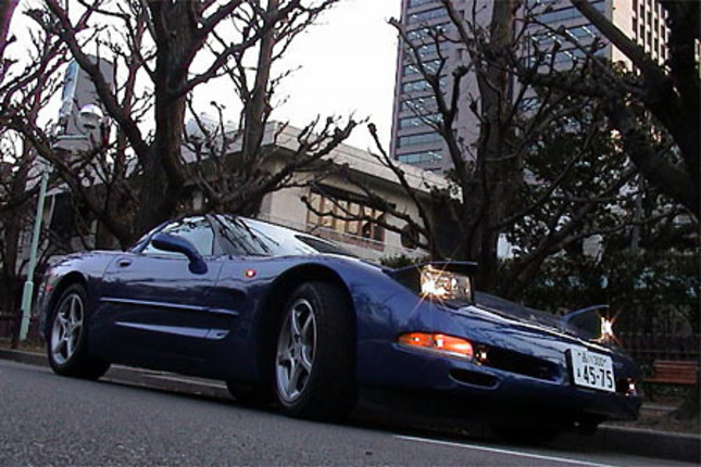 【スペック】全長×全幅×全高＝4555×1870×1230mm/ホイールベース＝2655mm/車重＝1480kg/駆動方式＝FR/5.7リッターV8OHV16バルブ（355ps/5200rpm、49.8kgm/4000rpm）/車両本体価格＝598.0万円（テスト車＝同じ）