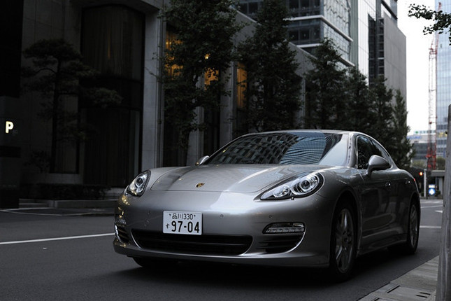 【スペック】全長×全幅×全高＝4970×1930×1420mm／ホイールベース＝2920mm／車重＝1980kg／駆動方式＝FR／3リッターV6DOHC24バルブ スーパーチャージャー（333ps/5500-6500rpm、44.9kgm/3300-5250rpm）、モーター（47ps/1150rpm以上、30.6kgm/1150rpm以下）／価格＝1483万円（テスト車＝1710万1000円）