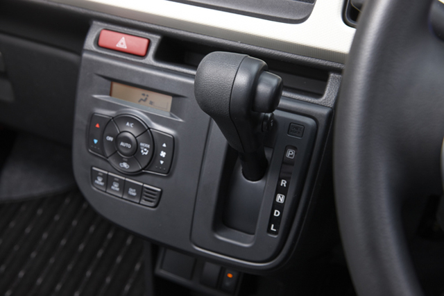 スズキ・アルトX（FF/CVT）／アルトF（FF/5AT）／アルトバンVP（FF/5MT