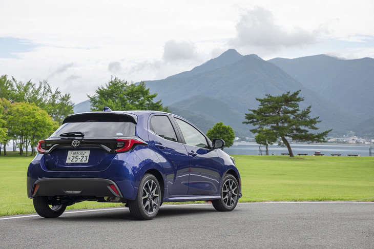 新開発の「GA-B」プラットフォームが採用された「ヤリス」（FF車）のボディーサイズは全長×全幅×全高＝3940×1695×1500mm、ホイールベースは2550mm。