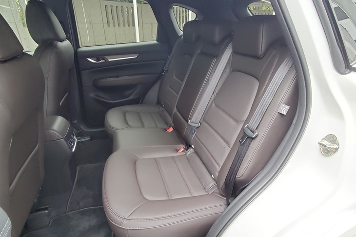 マツダCX-5 XDエクスクルーシブモード（ナッパレザー仕立てのリアシート）