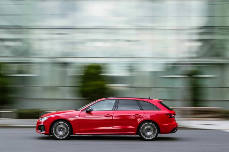 燃費性能は「35 TDI」が17.1km/リッター、「40 TDIクワトロ」が14.6km/リッターと発表されている（ともにWLTCモード）。