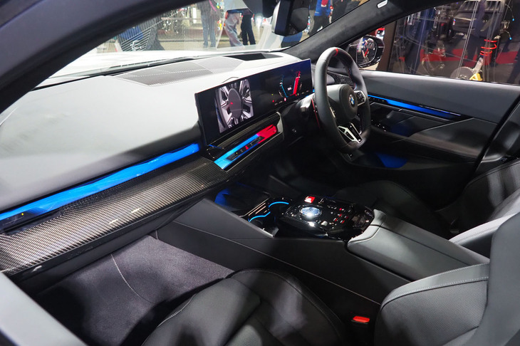 BMW M5 M xDriveツーリング（2026年BMW＆MINI Racing先導モデル）