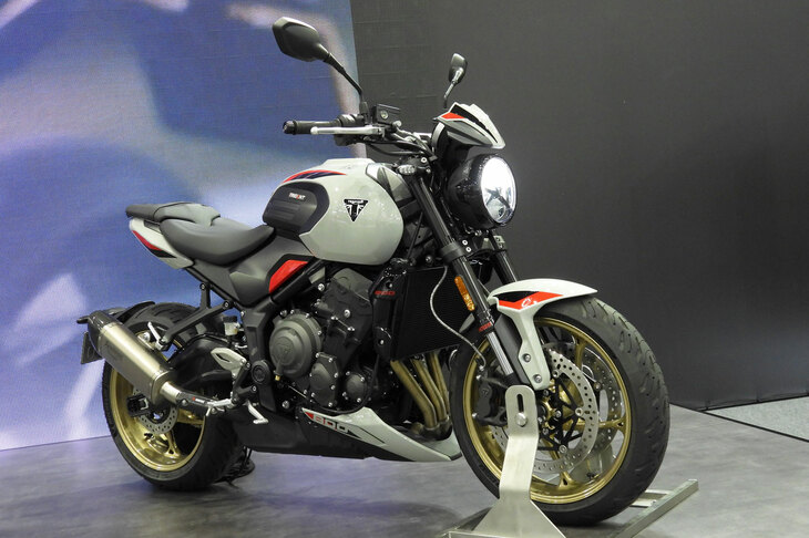 トライアンフ・トライデント800